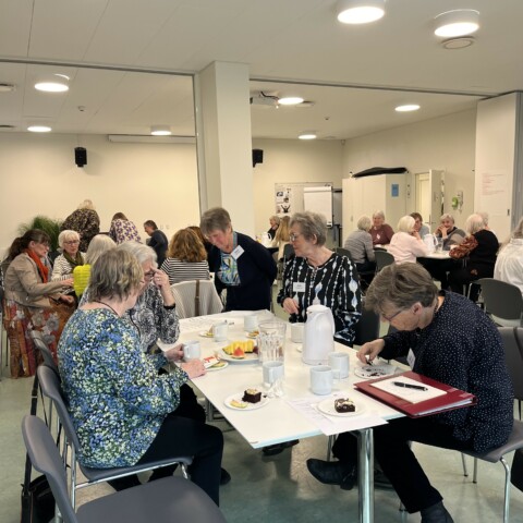 En velbesøgt samtalecafe 18/4-24