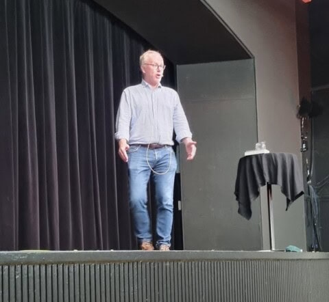 Foredrag af Davis Trads om hans nyeste bog "I Tyrannernes Tid"